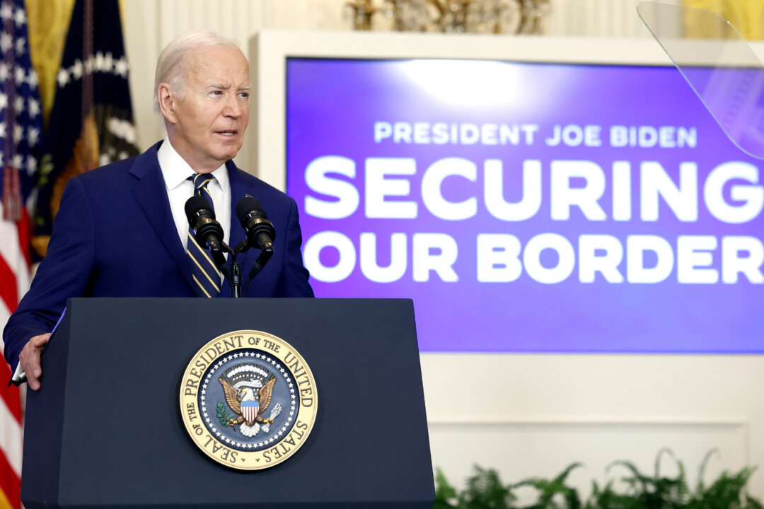 Tổng thống Biden ký sắc lệnh hạn chế tị nạn ở biên giới phía Nam