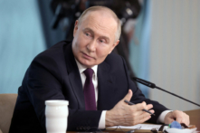 Tổng thống Nga Vladimir Putin nói trong một cuộc họp với các biên tập viên cao cấp của các hãng thông tấn quốc tế tại tòa tháp kinh doanh Lakhta Center ở Saint Petersburg, Nga, hôm 05/06/2024. (Ảnh: Valentina Pevtsova/Sputnik/Pool qua Reuters)