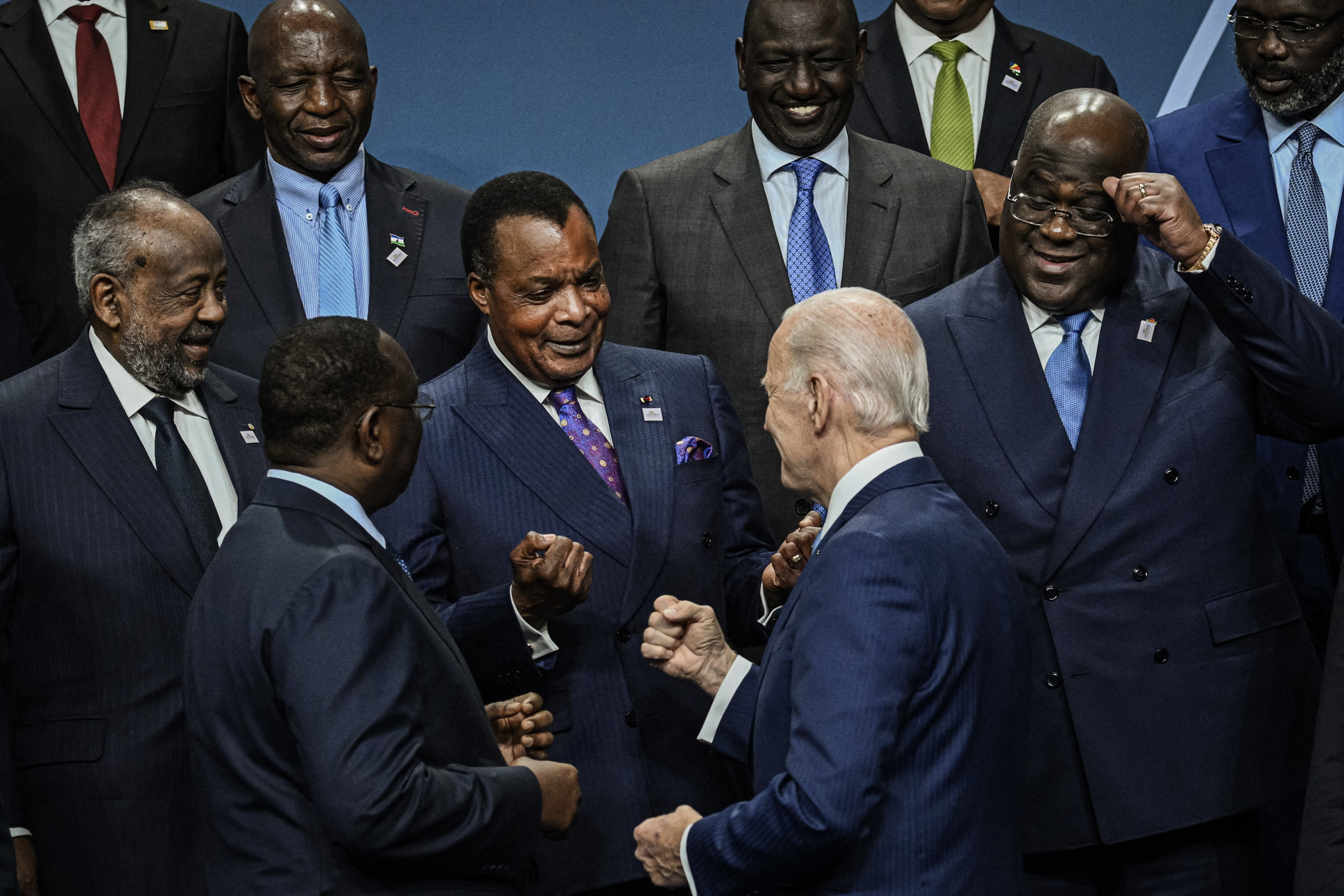 Tổng thống Joe Biden trong một bức ảnh với các nhà lãnh đạo của Hội nghị thượng đỉnh Các nhà lãnh đạo Hoa Kỳ-Châu Phi ở Hoa Thịnh Đốn, vào ngày 15/12/2022. (Ảnh: Brendan Smialowski/AFP qua Getty Images)