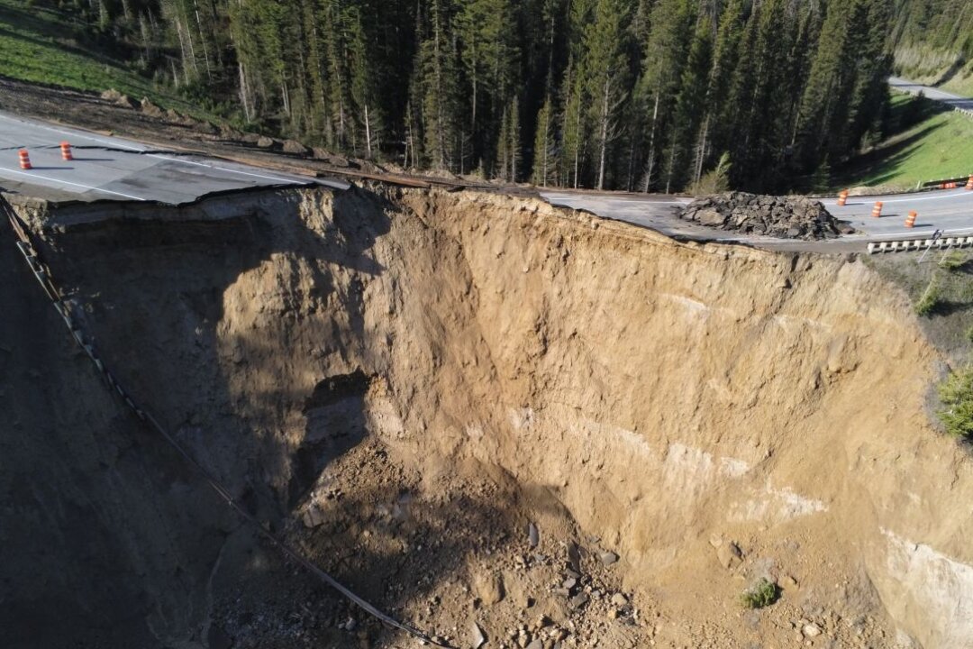 Đường đèo Teton của Wyoming được nhìn thấy sau vụ sạt lở hôm 08/06/2024. (Ảnh: Sở Giao thông Vận tải Wyoming)