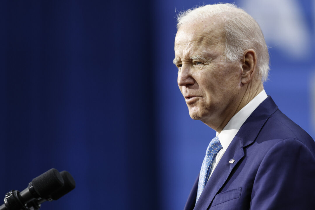 Tổng thống Joe Biden có bài diễn thuyết tại Trung tâm Giải trí Kempsville ở Virginia Beach, Virginia, vào ngày 28/02/2023. (Ảnh: Anna Moneymaker/Getty Images)