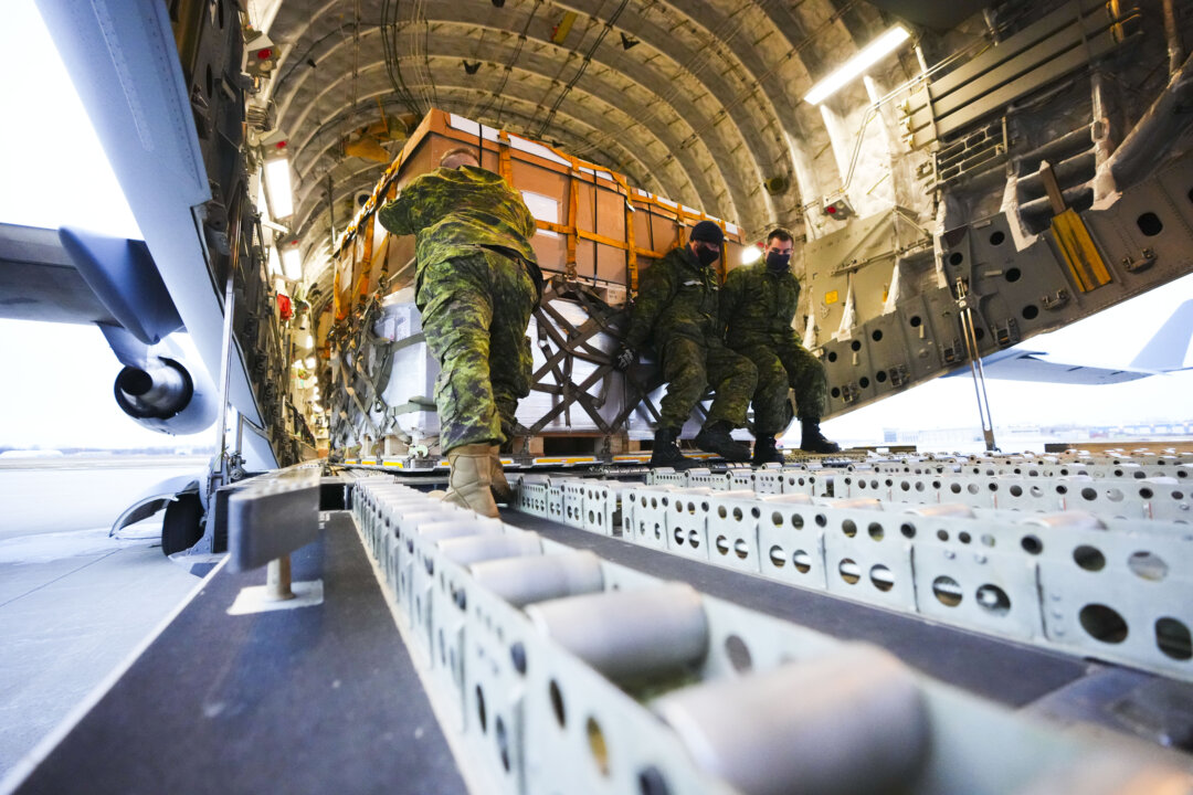 Canada sẽ gửi 2,000 động cơ hỏa tiễn CRV7 đã bỏ đi tới Ukraine