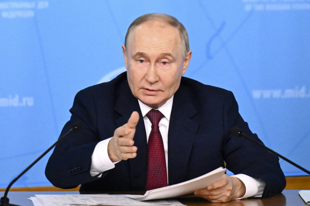 Tổng thống Putin đề nghị ngừng bắn nếu Ukraine từ bỏ các tỉnh miền Đông