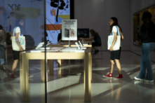 Các sản phẩm của Apple tại Apple Store ở Columbia, Maryland, hôm 20/06/2024. (Ảnh: Madalina Vasiliu/The Epoch Times)