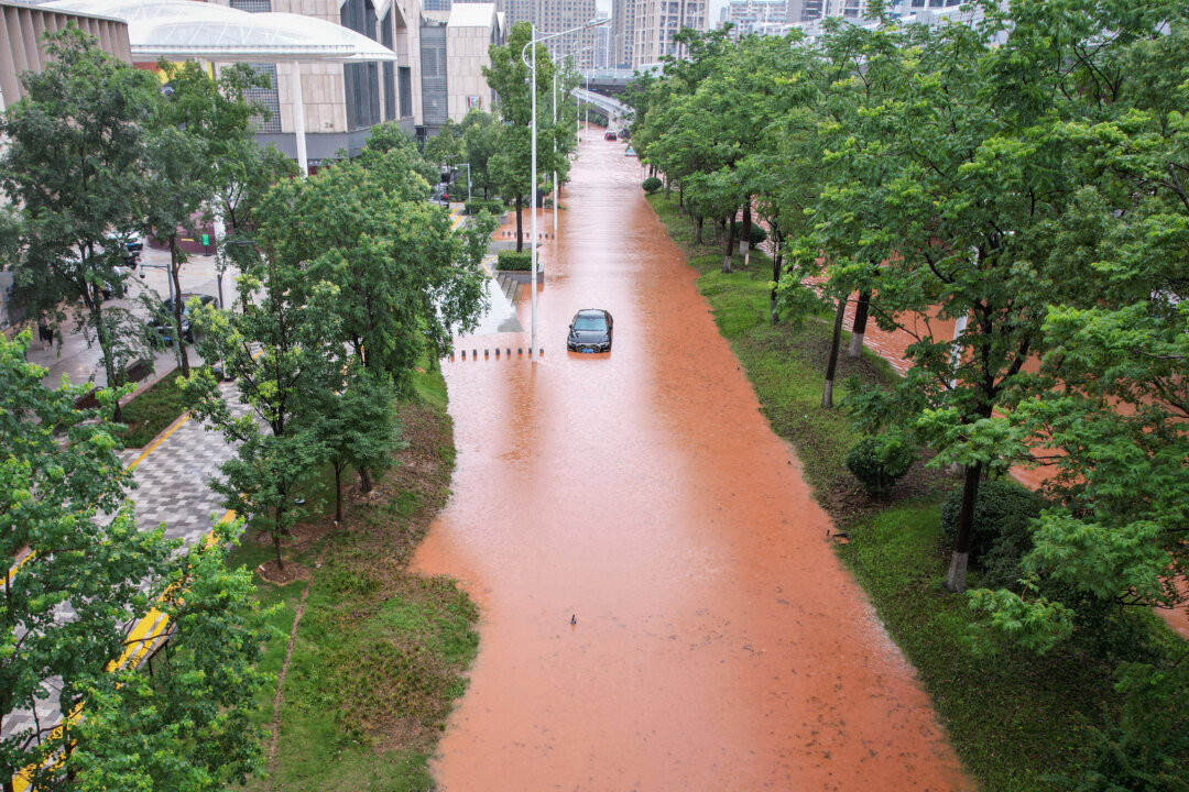 Trung Quốc: Ít nhất 60 người thiệt mạng do lũ lụt, dự báo mưa lớn còn kéo dài