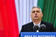 Thủ tướng Hungary Viktor Orban diễn thuyết trong cuộc tập hợp kết thúc chiến dịch bầu cử của ông ở Szekesfehervar, Hungary, vào ngày 01/04/2022. (Ảnh: Marton Monus/Reuters)