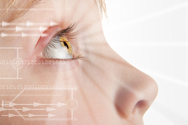 Các nhà khoa học phát triển kính áp tròng thông minh sử dụng pin siêu mỏng, có thể sạc bằng nước mắt