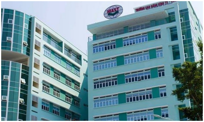 Sài Gòn: Một trường cao đẳng bị ngân hàng rao bán khoản nợ gần 130 tỷ đồng