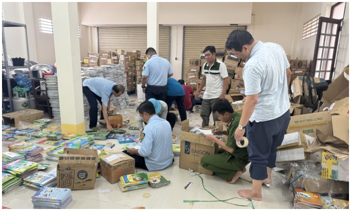 Việt Nam: Thu giữ gần 80,000 cuốn sách giáo khoa lậu ở Hậu Giang