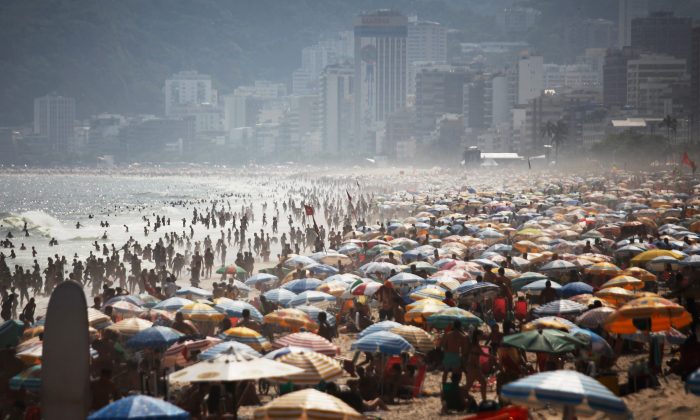 Bãi biển Ipanema ở Rio de Janeiro trong một bức ảnh không ghi ngày tháng. (Ảnh: Mario Tama/Getty Images)
