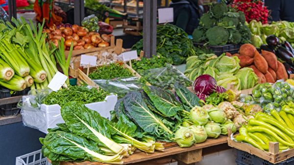Khám phá chợ địa phương và chọn những nguyên liệu tươi ngon theo mùa. (Ảnh: Shutterstock)