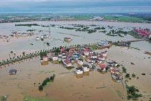 Bức ảnh chụp từ trên cao sau trận mưa lớn hôm 02/07/2024, các tòa nhà ở Cửu Giang, tỉnh Giang Tây, Trung Quốc bị nhấn chìm trong nước lũ. (Ảnh: Stringer/AFP qua Getty Images)