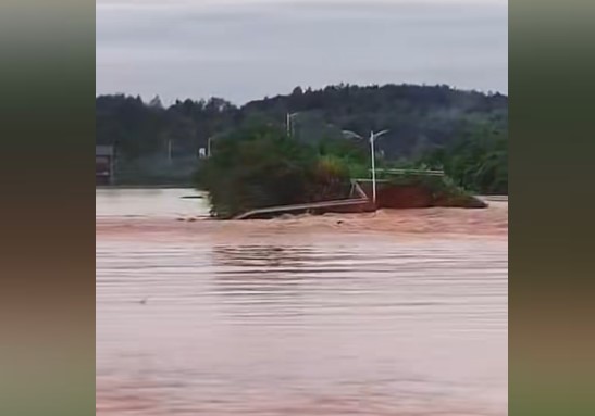 Trung Quốc: Vỡ đê ở Hồ Nam, nhà dân bị ngập nước tới tầng hai