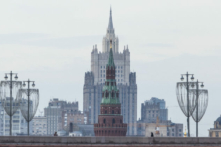 Trụ sở Bộ Ngoại giao Nga bên cạnh một trong những tòa tháp của Điện Kremlin ở Moscow, vào ngày 15/03/2023. (Ảnh: Maxim Shemetov/Reuters)