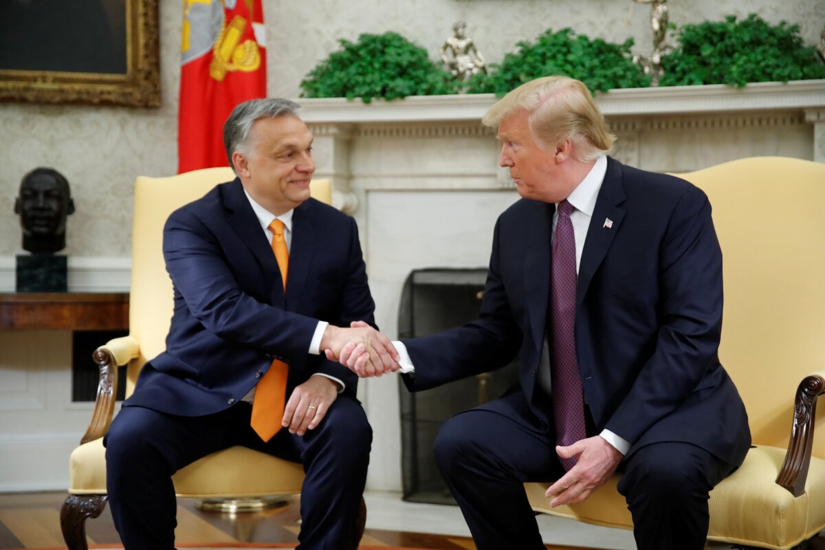 Tổng thống Hoa Kỳ Donald Trump (phải) chào đón Thủ tướng Hungary Viktor Orban tại Tòa Bạch Ốc ở Hoa Thịnh Đốn vào ngày 13/05/2019. (Ảnh: Carlos Barria/Reuters)