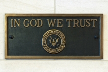 Tiêu ngữ “In God We Trust” (Chúng ta tin vào Thượng Đế) có một lịch sử đặc biệt, phản ánh động lực của tinh thần Mỹ. (Ảnh: Tư liệu công cộng)