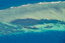 Tàu BRP Sierra Madre của Philippines chủ tâm bị mắc cạn đang đóng vai trò là tiền đồn của Philippines tại Bãi cạn Second Thomas ở Biển Đông hôm 09/03/2023. (Ảnh: Jam Sta Rosa/AFP qua Getty Images)