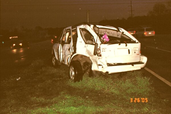 Chiếc xe gia đình của Will Boggs sau vụ tai nạn khiến anh bị liệt và hôn mê. (Ảnh được đăng với sự cho phép của anh Will Boggs)