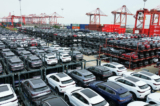Xe điện chờ xuất cảng của hãng BYD được xếp chồng lên nhau tại bến container quốc tế của cảng Thái Thương ở cảng Tô Châu, tỉnh Giang Tô phía đông Trung Quốc ngày 11/09/2023. (Ảnh: AFP qua Getty Images)