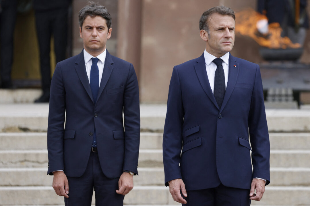 Tổng thống Pháp Macron bác bỏ đơn từ chức của thủ tướng nhằm giữ ‘ổn định’ cho đất nước