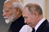 Tổng thống Nga Vladimir Putin và Thủ tướng Ấn Độ Narendra Modi tham dự buổi lễ trao Huân chương Thánh Andrew Tông đồ cho thủ tướng Ấn Độ, sau cuộc hội đàm tại Điện Kremlin ở Moscow, hôm 09/07/2024. (Ảnh: Alexander Nemenov/AFP qua Getty Images)