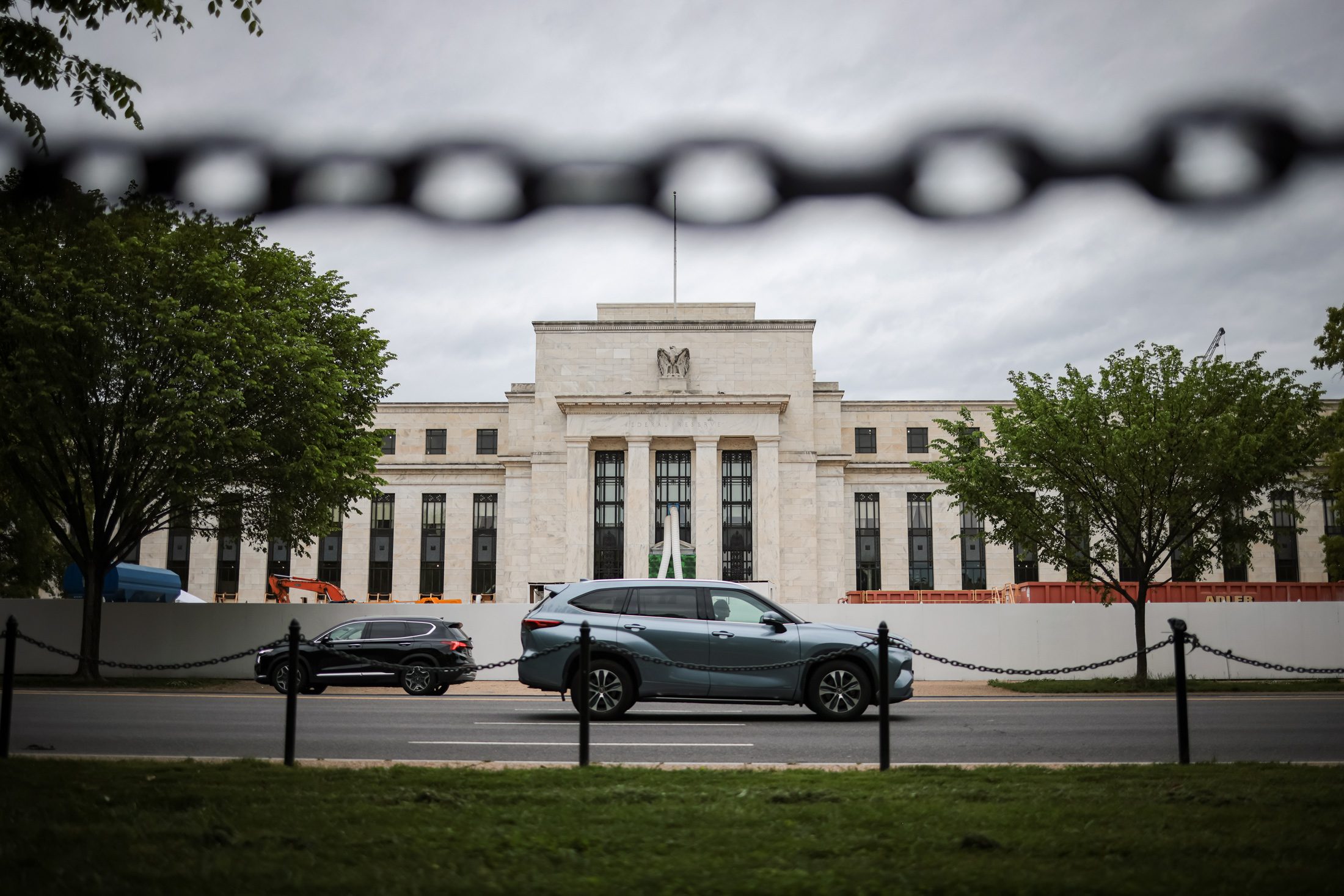 Hệ thống Dự trữ Liên bang tại Hoa Thịnh Đốn vào ngày 02/05/2023. Mục tiêu lạm phát 2% hàng năm của Fed đã bị vượt quá kể từ đầu năm 2021. (Ảnh: Win McNamee/Getty Images)