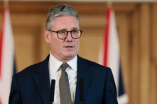 Thủ tướng Anh Keir Starmer trình bày trong cuộc họp báo sau cuộc họp Nội các đầu tiên của ông tại số 10 Downing Street, London, hôm 06/07/2024. (Claudia Greco/PA Wire)