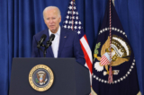 Tổng thống Joe Biden có bài diễn văn tại Sở Cảnh sát Bãi biển Rehoboth Delaware sau khi đối thủ thuộc Đảng Cộng Hòa Donald Trump bị thương sau vụ nổ súng tại một cuộc vận động tranh cử ở Pennsylvania, hôm 13/07/2024. (Ảnh: Samuel Corum/AFP)