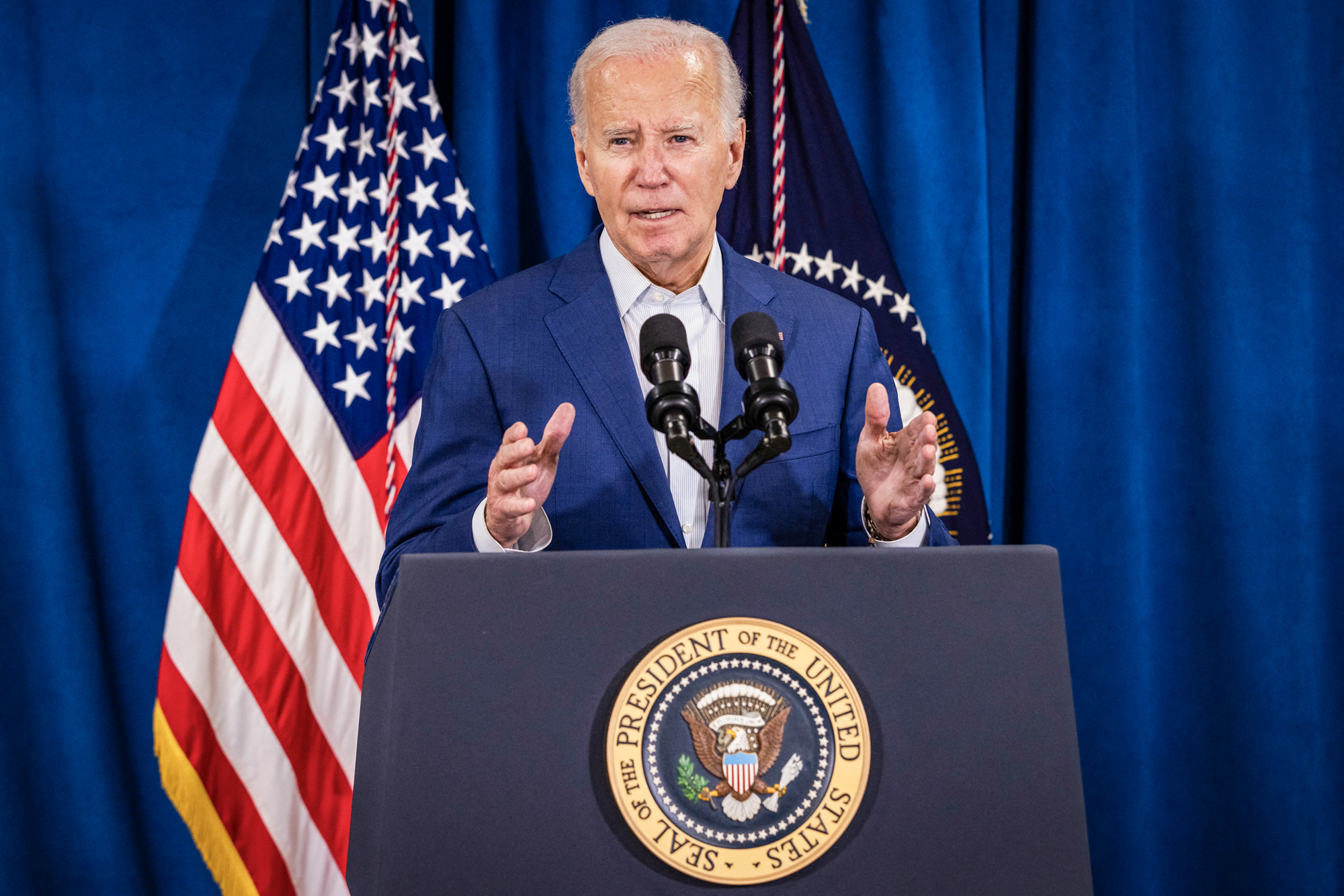 Tổng thống Joe Biden phát biểu tại Sở Cảnh sát Bãi biển Rehoboth, ở bãi biển Rehoboth, Delaware, sau vụ ám sát đối thủ tổng thống của ông hôm 13/07/2024. (Ảnh: Samuel Corum/Afp qua Getty Images)