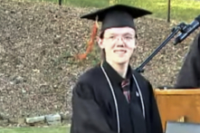 Anh Thomas Matthew Crooks trong một bức ảnh chụp từ video ghi hình Lễ phát bằng tốt nghiệp Trung học Bethel Park năm 2022 ở Bethel Park, Pennsylvania vào ngày 30/06/2022. (Ảnh: Khu học chính Bethel Park qua AP)