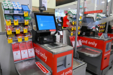Một thiết bị đầu cuối quầy thu ngân gặp các vấn đề về CNTT tại cửa hàng Coles ở Canberra, hôm 19/07/2024. Các ngân hàng và công ty truyền thông Úc bị ảnh hưởng bởi đợt trục trặc CNTT lớn. (Ảnh: AAP Images/Lukas Coch)