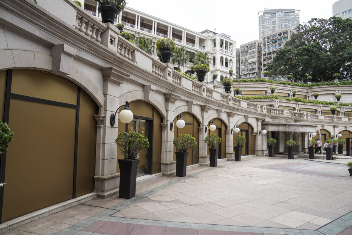 1881 Heritage, một trong những địa danh ở Tiêm Sa Chủy, Hồng Kông, từng là nơi đặt nhiều cửa hàng thương hiệu quốc tế, hiện đang để trống, được chụp hôm 13/05/2024. (Ảnh: Adrian Yu/The Epoch Times)
