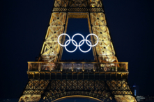 Tháp Eiffel nhìn từ Trocadéro trong quá trình chuẩn bị cho Lễ khai mạc Thế vận hội 2024 tại Paris, hôm 23/07/2024. (Ảnh: Benoit Doppagne/Belga Mag/AFP qua Getty Images)