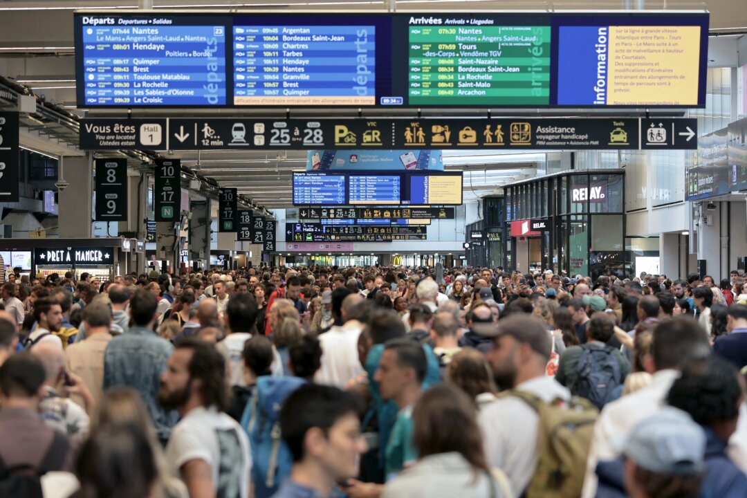 Đường sắt cao tốc Pháp tê liệt vì cuộc tấn công lớn trước Thế vận hội