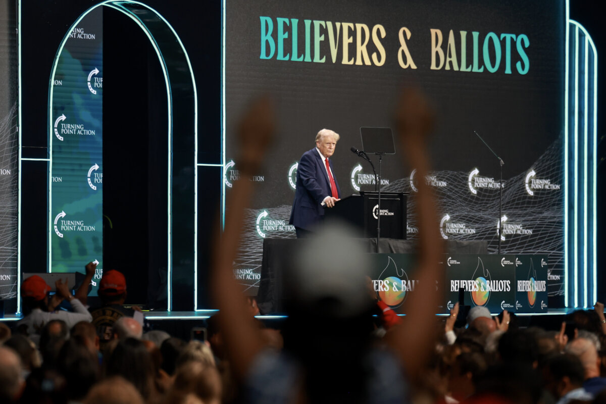 Cựu Tổng thống Donald Trump tại Hội nghị thượng đỉnh Những người có niềm tin Turning Point USA tại Trung tâm hội nghị Palm Beach ở West Palm Beach, Florida, hôm 26/07/2024. (Ảnh: Joe Raedle/Getty Images)