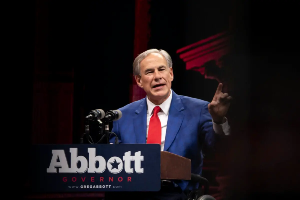 Thống đốc Texas Greg Abbott nói tại Hiệp hội Súng trường Quốc gia (NRA) tại Trung tâm Hội nghị Kay Bailey Hutchison ở Dallas, Texas, vào ngày 18/05/2024. (Ảnh: Madalina Vasiliu/The Epoch Times)