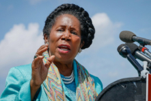 Dân biểu Sheila Jackson Lee (Dân Chủ-Texas) nói tại một cuộc họp báo ở Hoa Thịnh Đốn vào ngày 18/0/2022. (Ảnh: Jemal Countess/Getty Images cho Quỹ hành động Khôi phục Hành động của Tòa án)