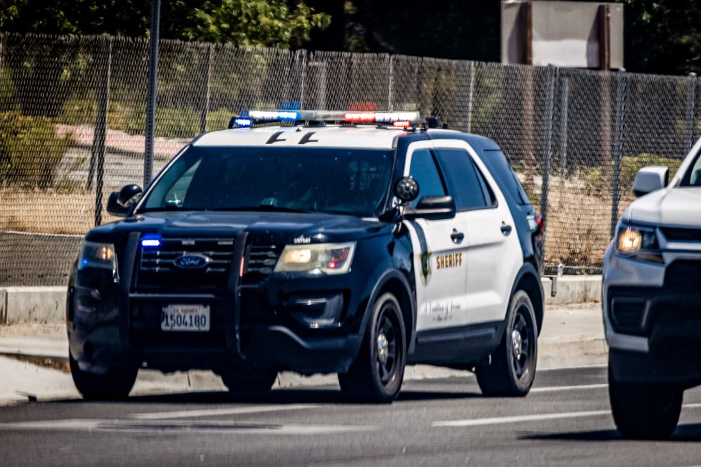 Các cảnh sát của Sở Cảnh sát Los Angeles (LASD) làm việc tại Lancaster, California, hôm 10/07/2024. (Ảnh: John Fredricks/The Epoch Times)