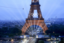 Tháp Eiffel được chụp trong lúc diễn ra lễ khai mạc Thế vận hội Paris 2024 tại Paris, hôm 26/07/2024. (Ảnh: Cheng Min-Pool/Getty Images)